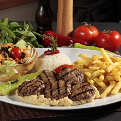 Beğendi Yatağında Izgara Köfte